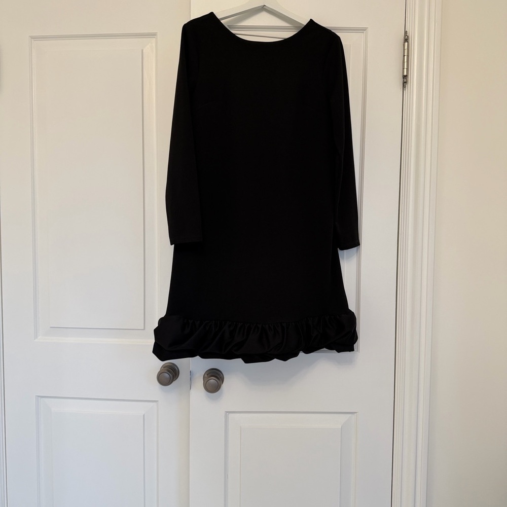Elegant Black Long Sleeve Dress with Ruffle Hem 🖤